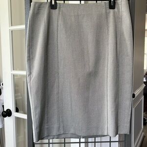 WHBM NWT Women’s Grey Pencil Skirt. Back slit, zipper & hook and eye. Size 14
